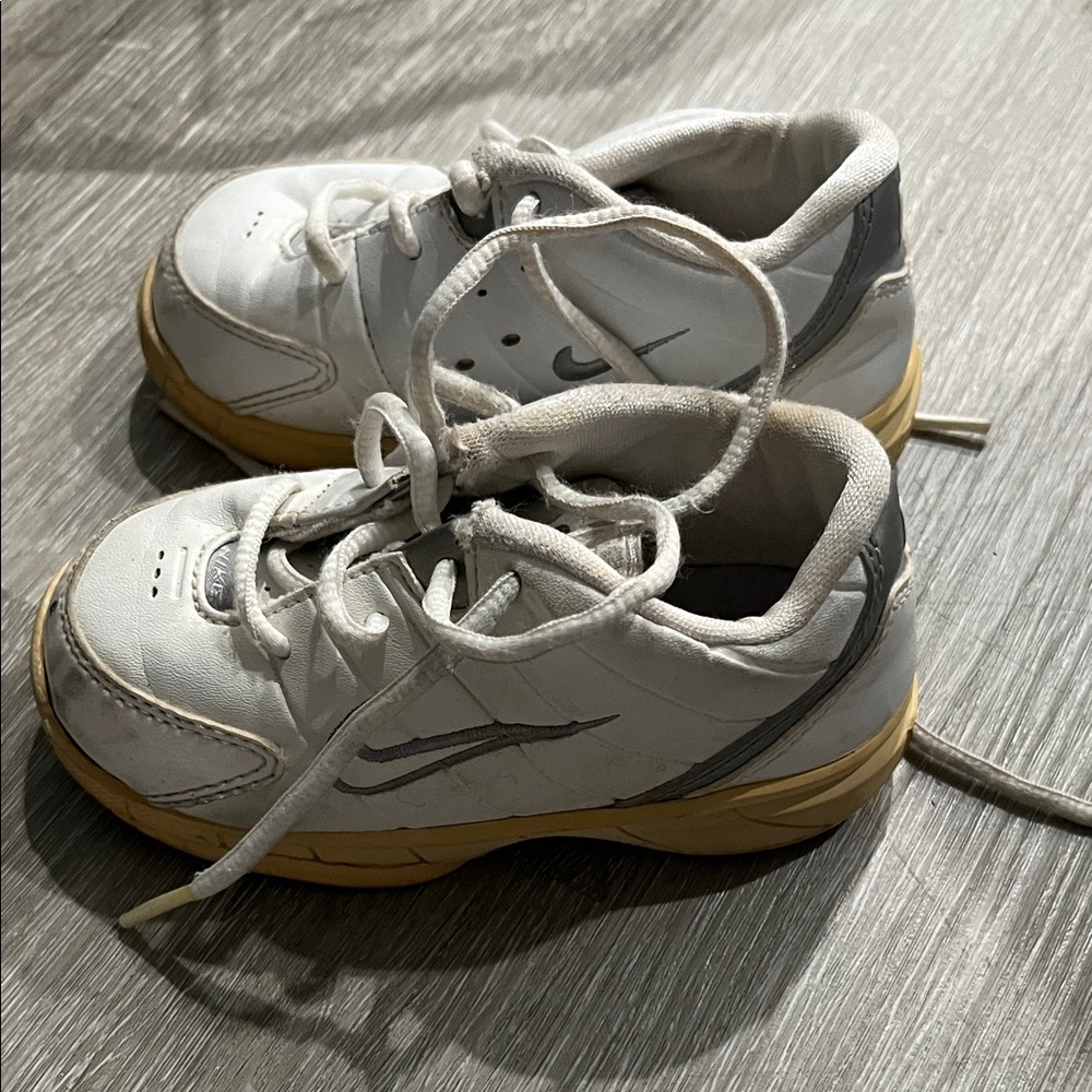 Nike Kids White and Yellow Low-Top Sneakers